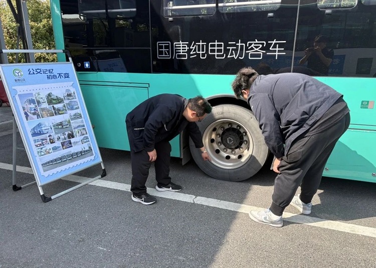 传承五四精神 光影见证初心——市公交一分公司开展“公交记忆，初心不变”主题活动