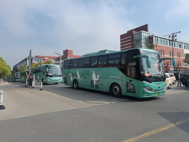 市公交二分公司全力护航盐城外国语学校研学活动